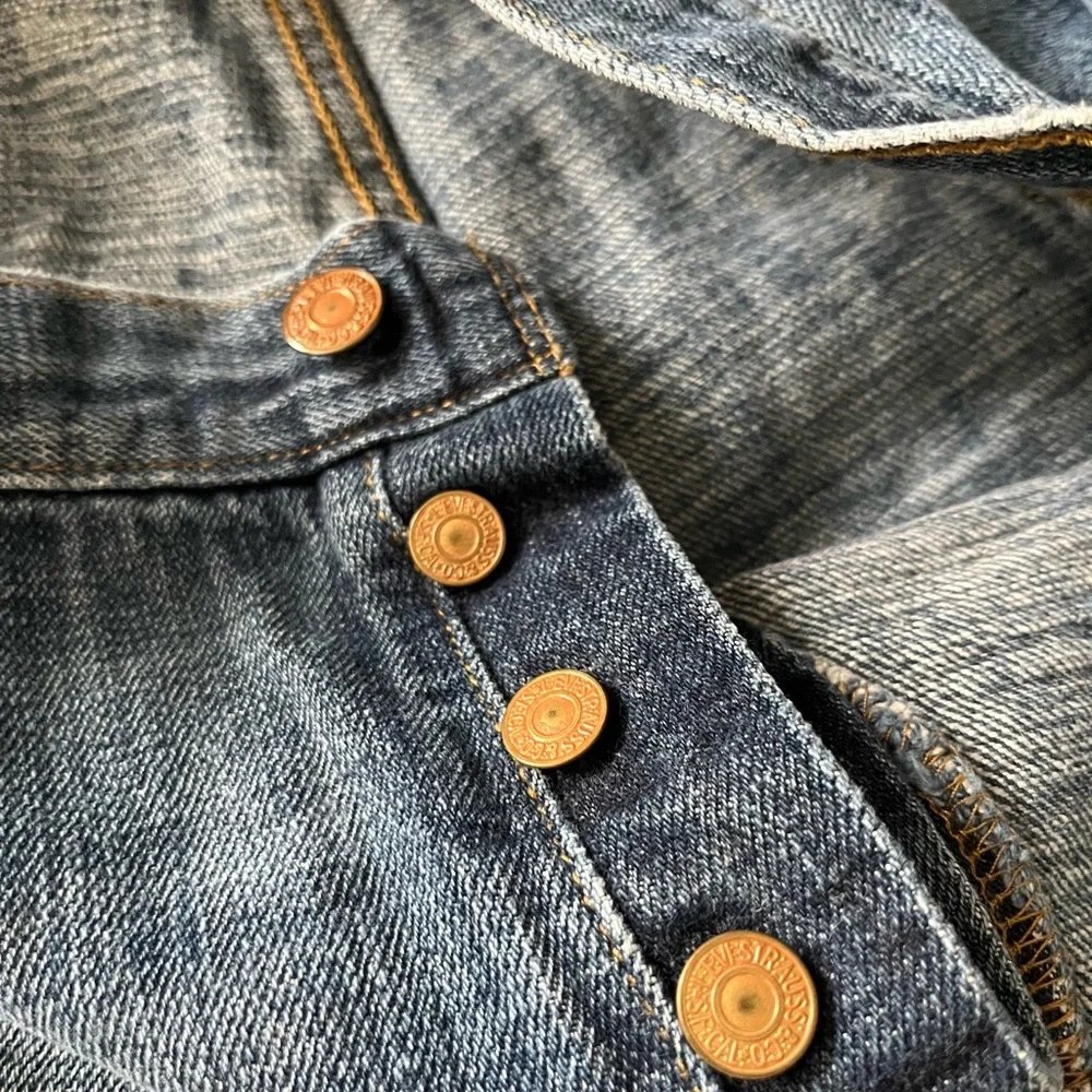 LEVI’S‎ Women's Distressed Denim Shorts
